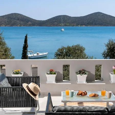 Beachfront Luxury With Stunning Views With Parking